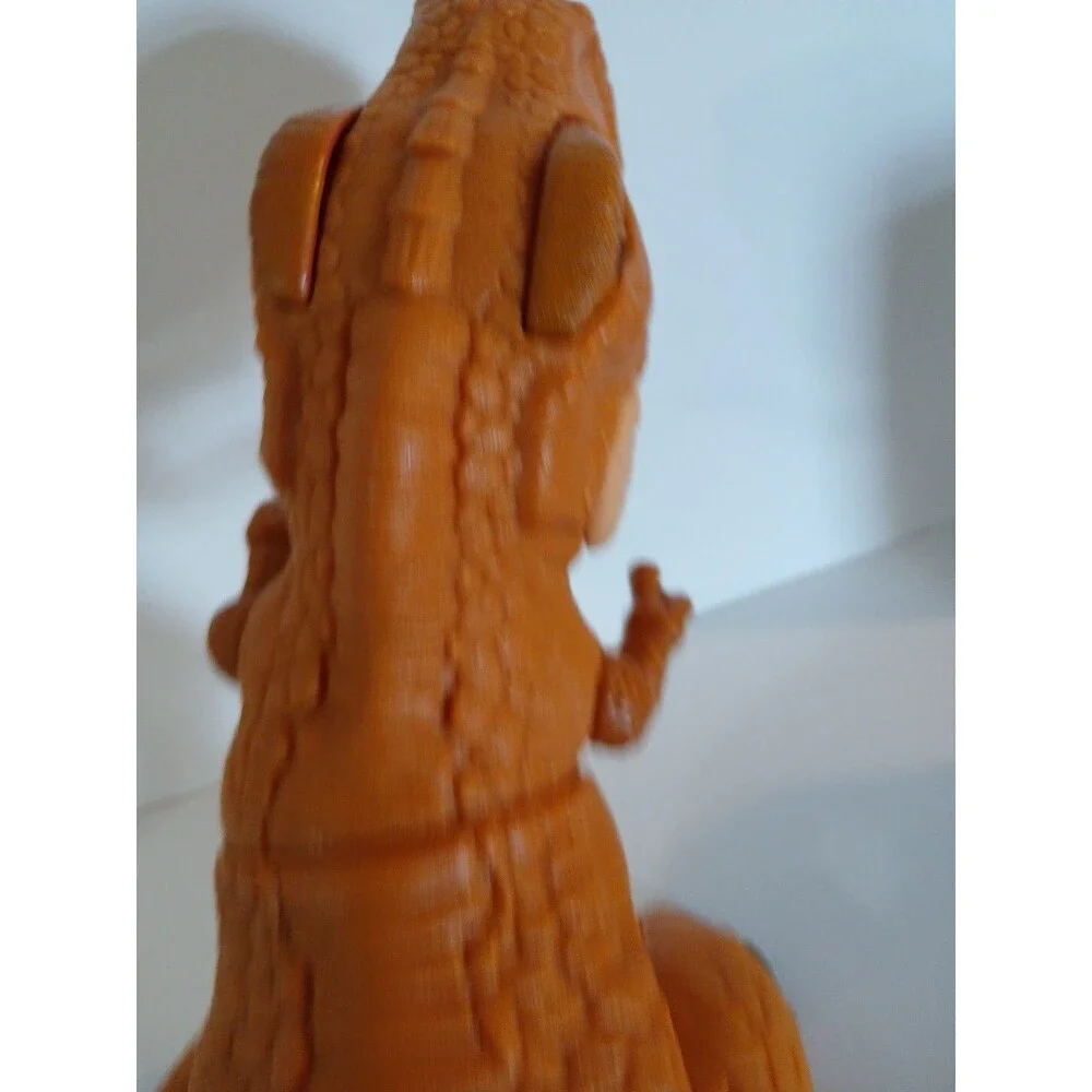 JURASSIC WORLD THRASHIN ACTION T-REX DINOSAUR MATTEL 2021